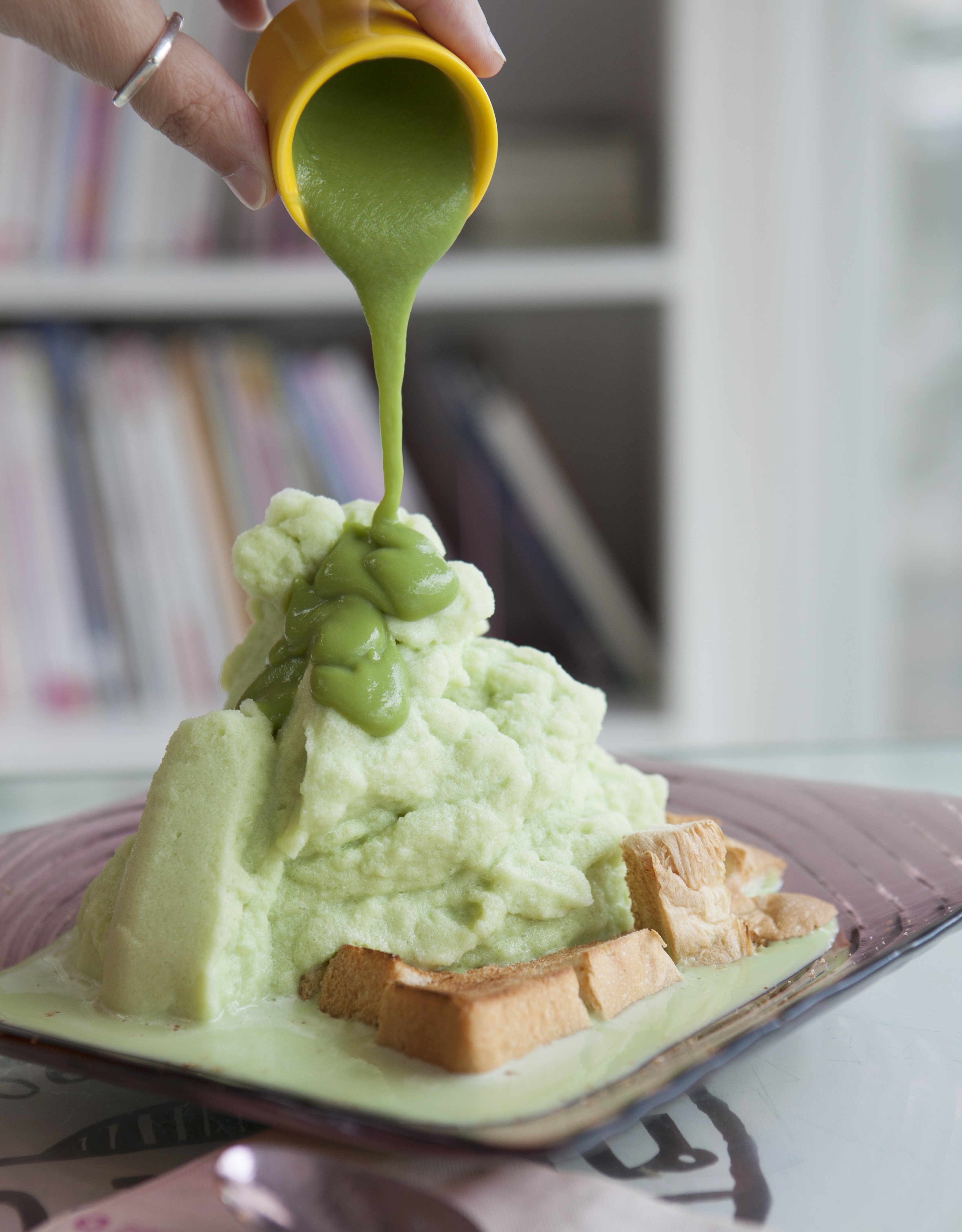 Toast with shaved ice and pandan cream (Thailand)